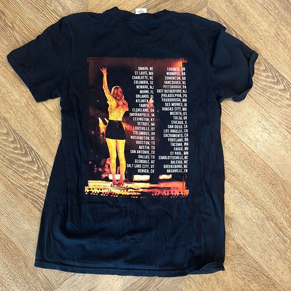 Taylor Swift Red Tour Shirt - Picture 4 of 4